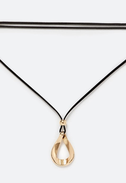Ora Fixed Suede Lariat With Organic Ring Pendant Necklace Black/ Gold